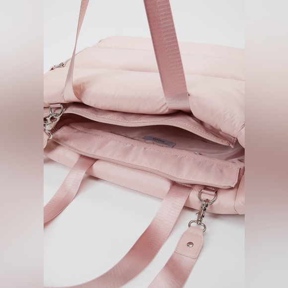 •On Cloud 9• Quilted Pink Zippered Puffer Tote - Picture 3 of 6